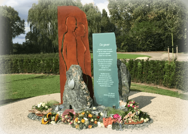Erasmus gedenkmonument begraafplaats hofwijk rotterdam