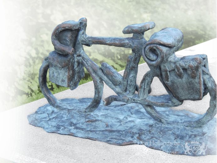 grafkunst-fiets-brons-op-licht-natuursteen.png foto 1