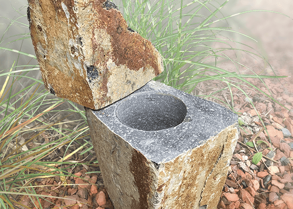 natuurlijke urn kleine stenen zuil
