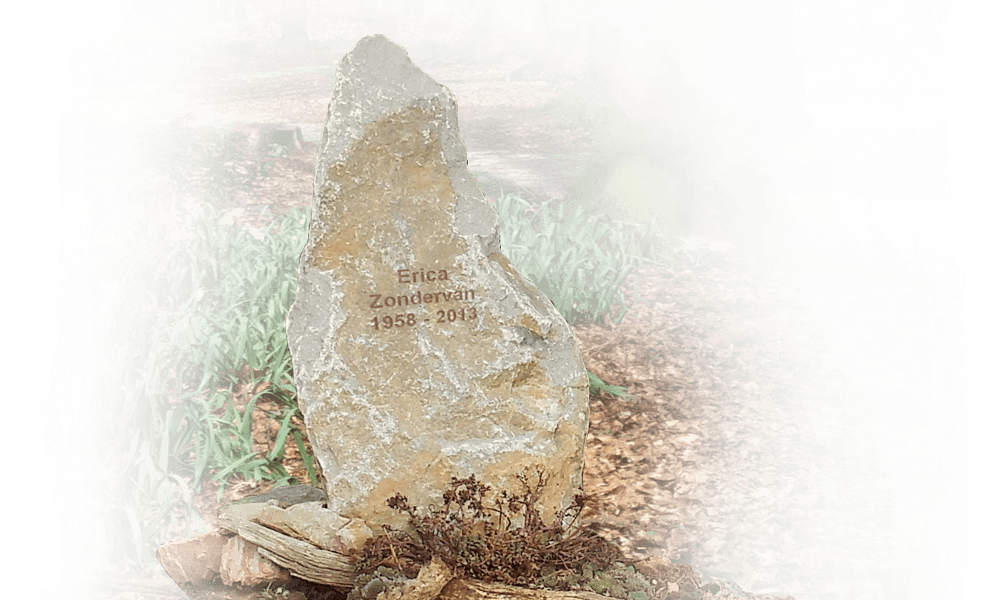 grafsteen natuurbegraafplaats natuurlijke steen