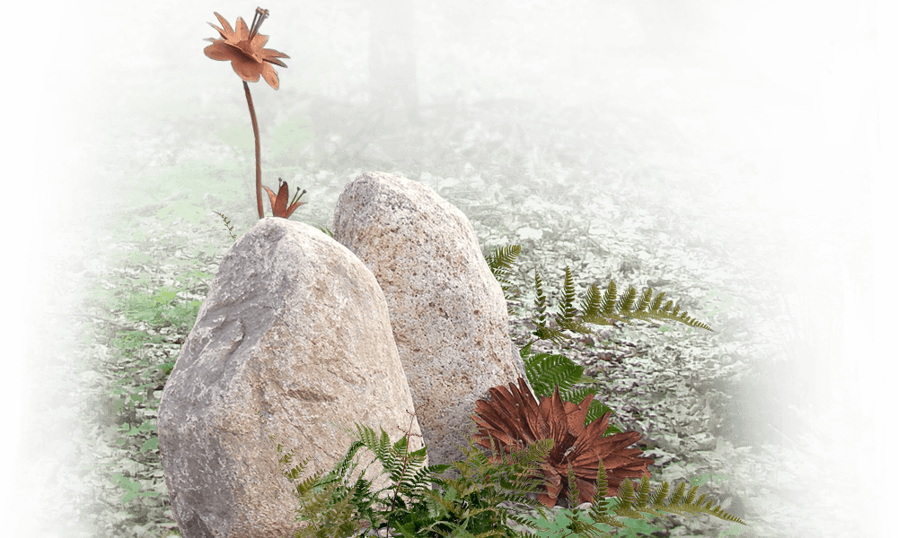grafsteen natuurbegraafplaats zwerfkeien met cortenstaal bloemen