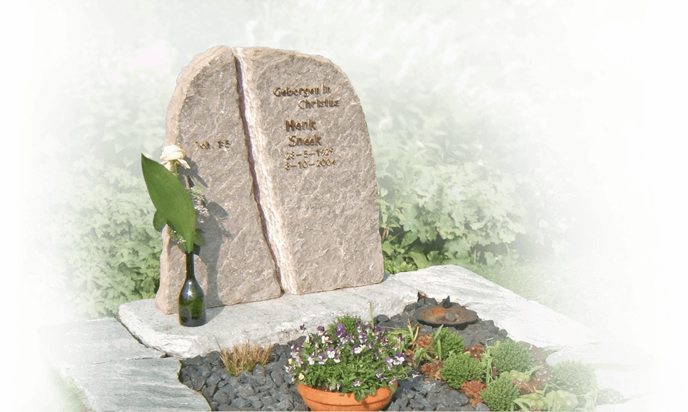 familiegraf natuurlijk grafmonument met ruwe keien