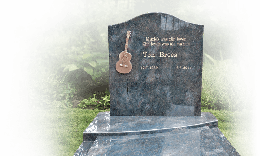bronzen grafmonumenten persoonlijk met gitaar