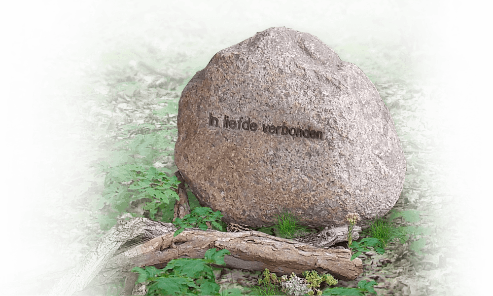 grafsteen natuurbegraafplaats ruwe kei