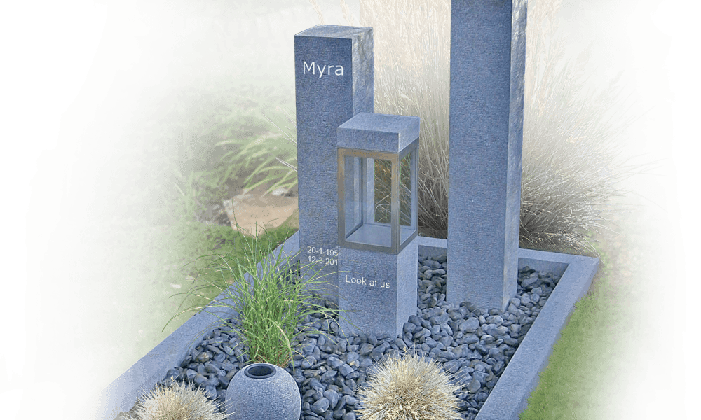 grafsteen veluwe zuilen van natuursteen en ingebouwde graflantaarn