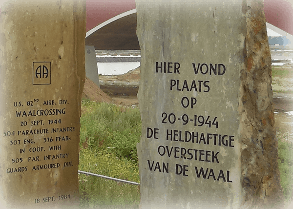 oorlogsmonumenten oversteek van de waal