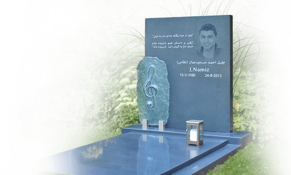 Perzische grafmonumenten foto in natuursteen aangebracht