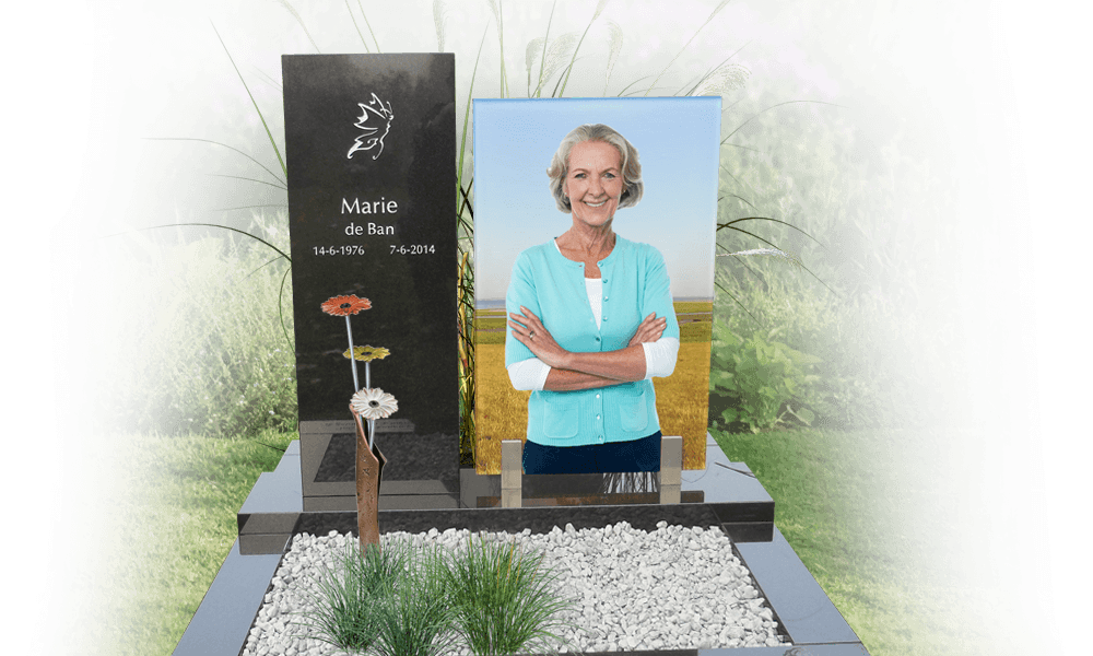 grafdecoraties bronzen bloemen en vaas op grafsteen