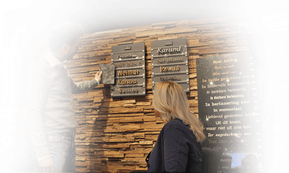 grafsteen belettering brons showroom voorbeelden