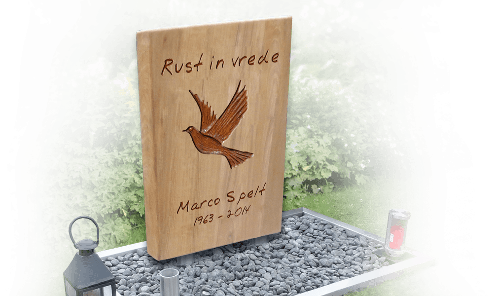 grafsteen materialen - hout letterplaat met duif