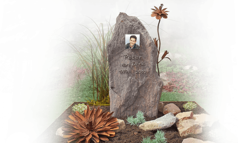 grafstenen voor jongeren bloemen cortenstaal op keien monument