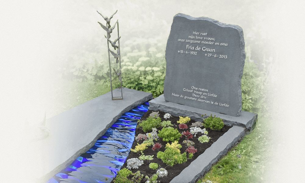 exclusieve grafmonumenten met glasfusing rivier op grafsteen