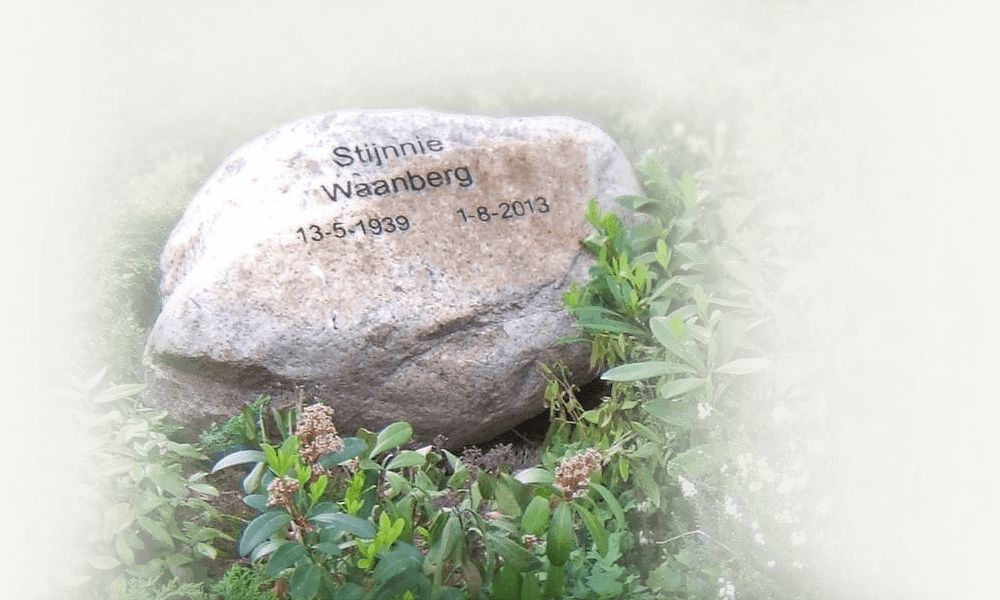 grafbeplanting zwerfkeien grafmonument