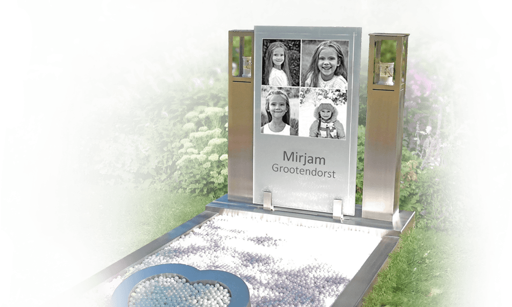 kindergraf decoratie foto collage op glas tussen rvs graflantaarn