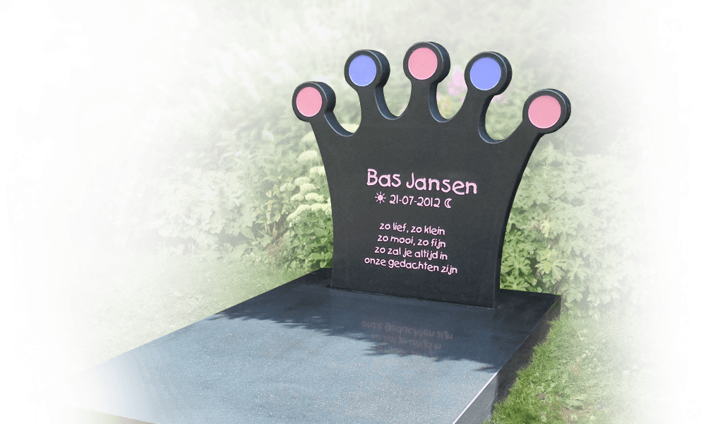 kindergraf monument symbolen betekenis kroontje natuursteen