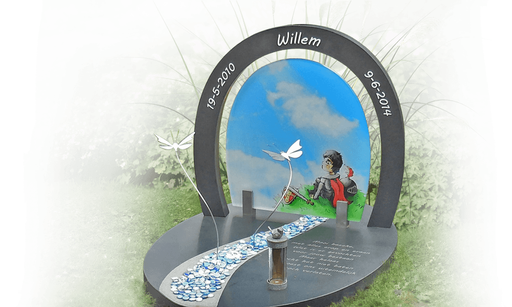 kindermonument glazen letterplaat combinatie natuursteen