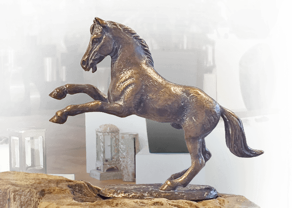 accessoires kindermonument bronzen paard showroom