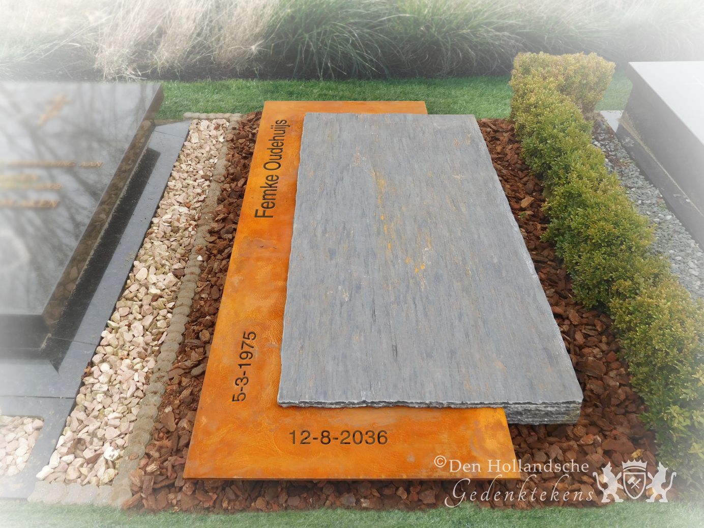 Moderne leistenen zerk foto 1
