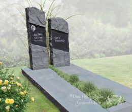 Dubbel grafmonument met ruwe zuilen