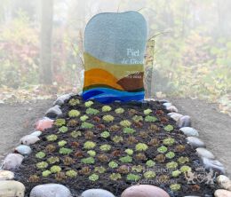 Glasfusing grafsteen met keien omranding