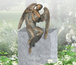 Grafbeelden engel van brons