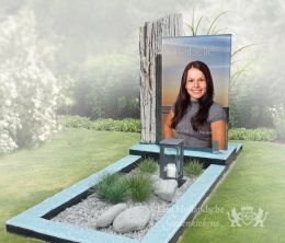 Grafmonument met glazen fotoprint en versteend hout