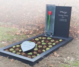 Grafmonument met tulp op glas