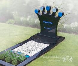 Kindermonument met kroon