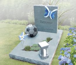 Kindermonument met voetbal en vlinders