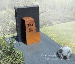 Kindermonument met voetbal