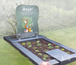 Kindermonument van glas met tekening