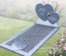 Moderne grafsteen met twee harten