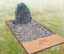 Natuurlijk grafmonument met cortenstaal omranding