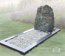 Natuurlijk grafmonument met tekstplaat glas