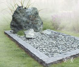 Ruwe Sassoverde grafsteen