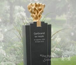 Staand grafmonument met bladgoud ornament