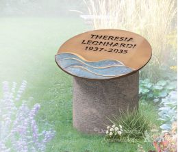 Urnenmonument van brons