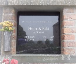 Urnenmuur plaat