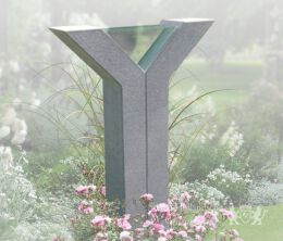 Urnmonument natuursteen met glas