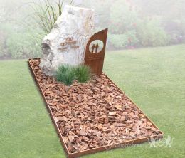 Versteend hout grafmonument met cortenstaal