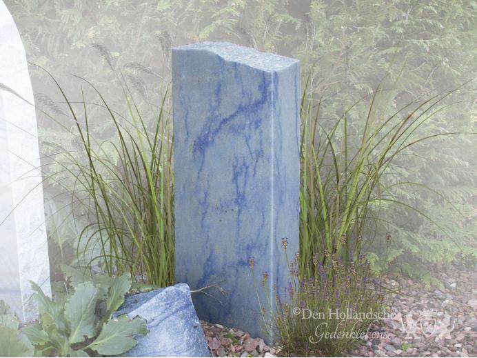 Blauwe grafsteen van Azul Macaubafoto 1