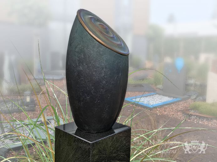 Bronzen urn op zuil foto 1