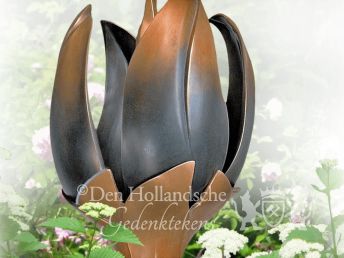 bronzen-zuilen-bloem.png