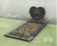 Budget grafsteen hartvorm met open gedeelte en bloemstrook foto 2
