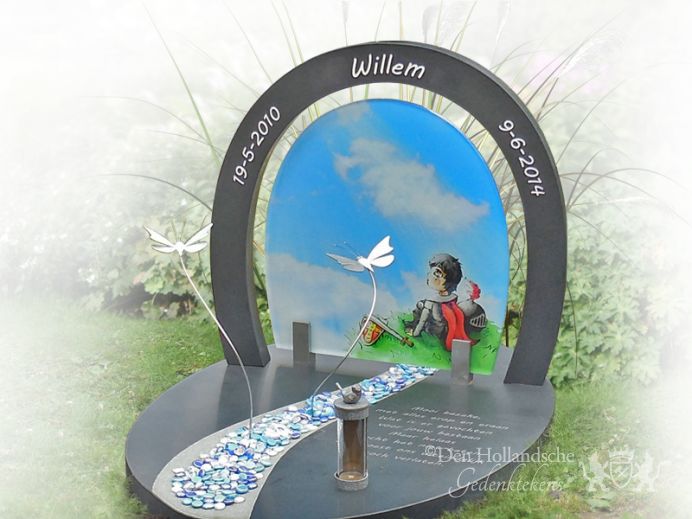 Compact kindermonument met tekening op glas foto 1