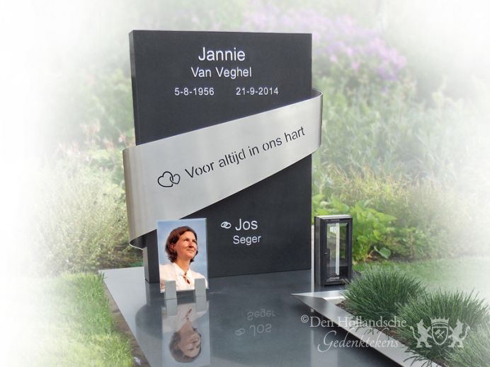 Eigentijds grafmonument van natuursteen en rvs foto 1