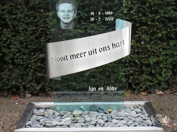 Glazen grafmonument met RVS band foto 1