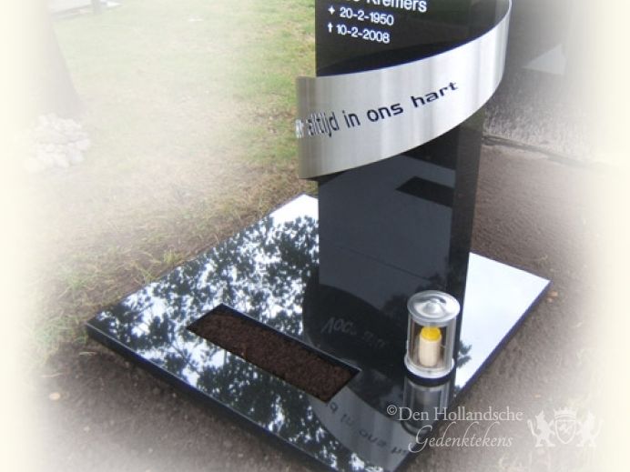 Grafmonument met band van RVS foto 1