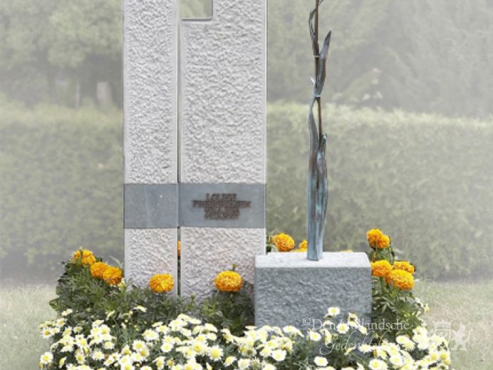 Grafmonument met brons foto 1