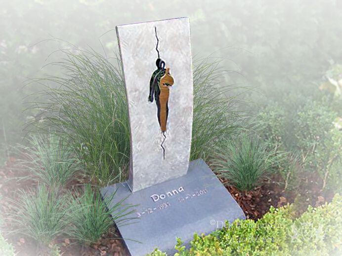 Grafmonument met bronzen letterplaat foto 1